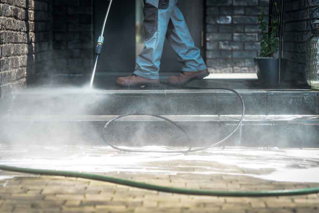 pressure-washer-cleaning-